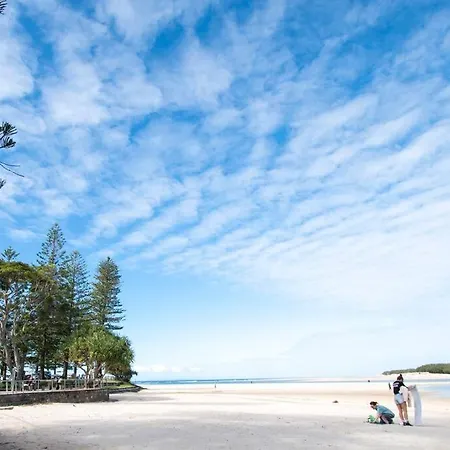 Callie Beach Escape - Beachside View, Family Friendly, Walk Everywhere Caloundra Exterior photo